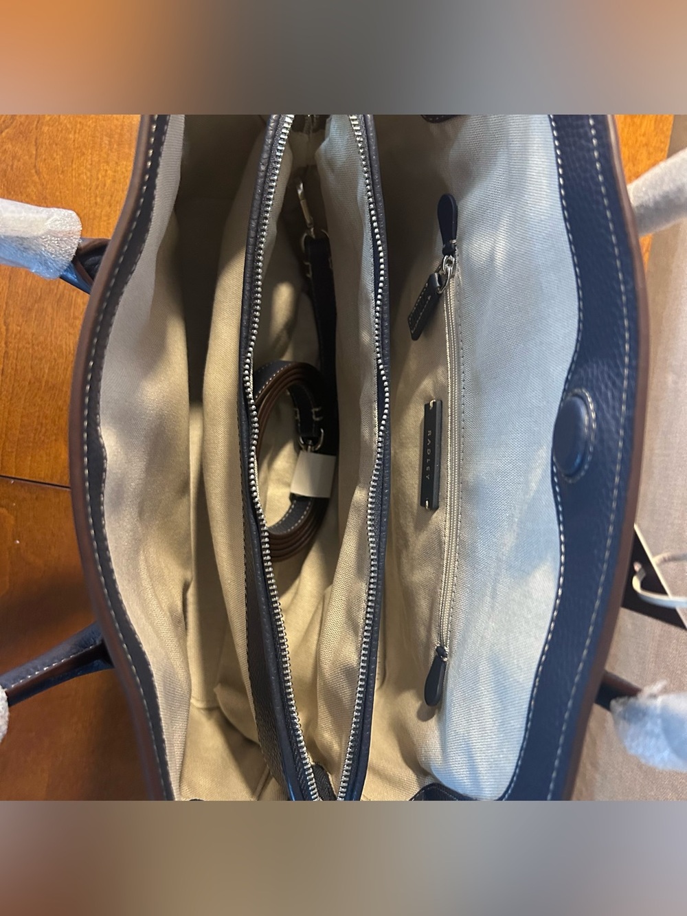 Radley London Liverpool Gardens
Medium Ziptop Grab Bag Naval Blue NWT - Picture 6 of 9